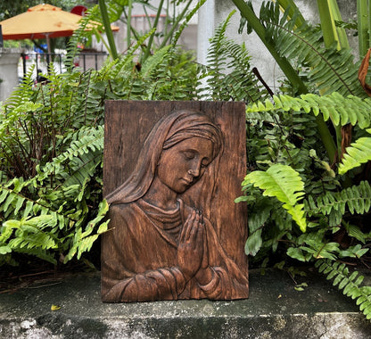 Wood carving of the Virgin Mary in prayer | The icon of the Virgin Mary in prayer