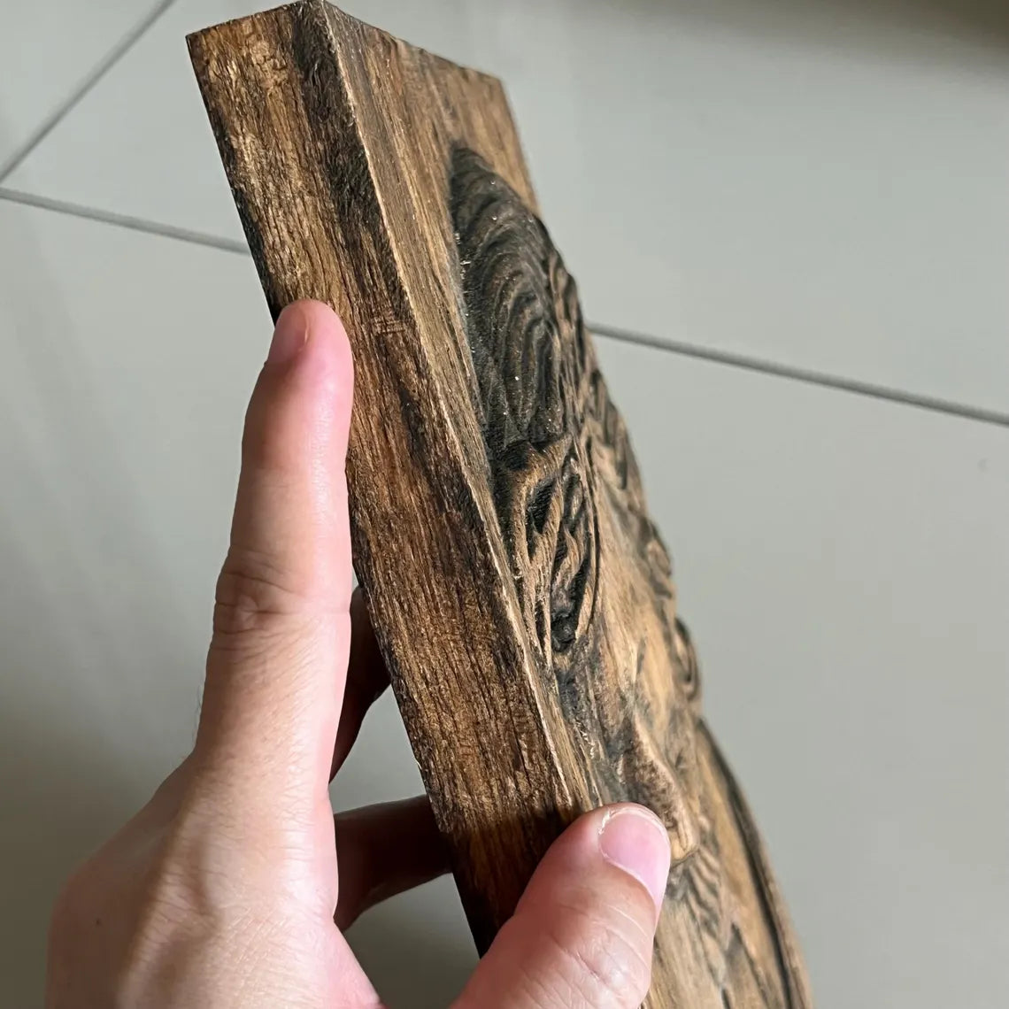 Targa murale in legno intagliato a mano raffigurante Gesù con la corona di spine - Icona religiosa